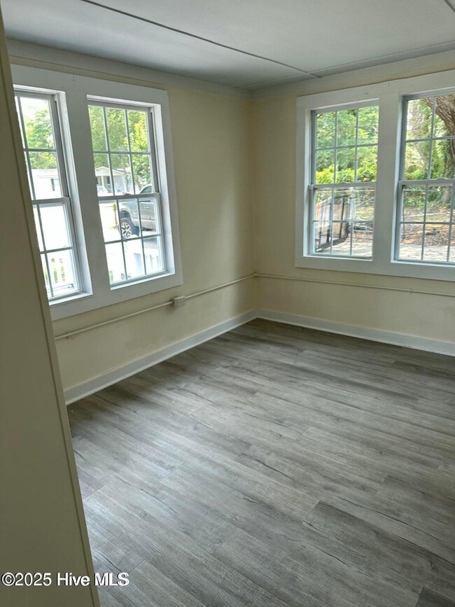 Building Photo - 4735 Cedar Ln SW