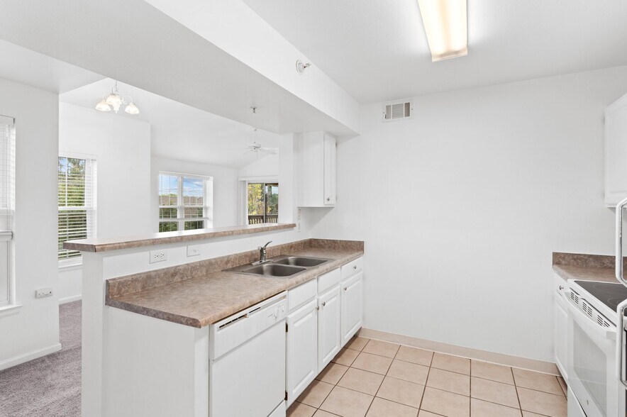 Building Photo - 12826 Ironstone Way