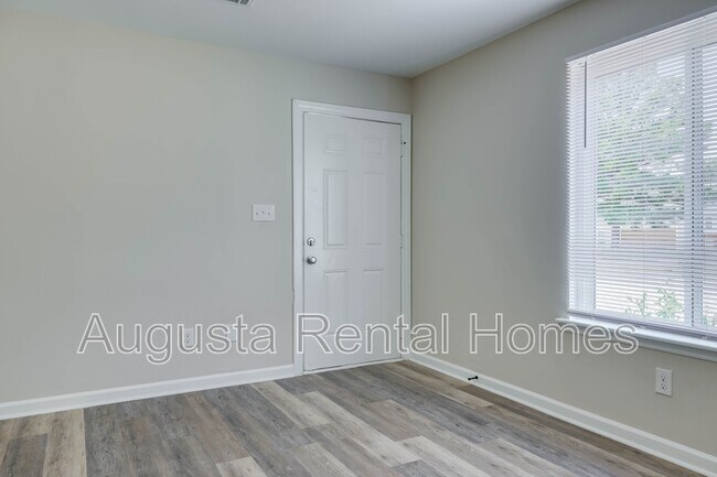 Building Photo - 37 Conifer Ct