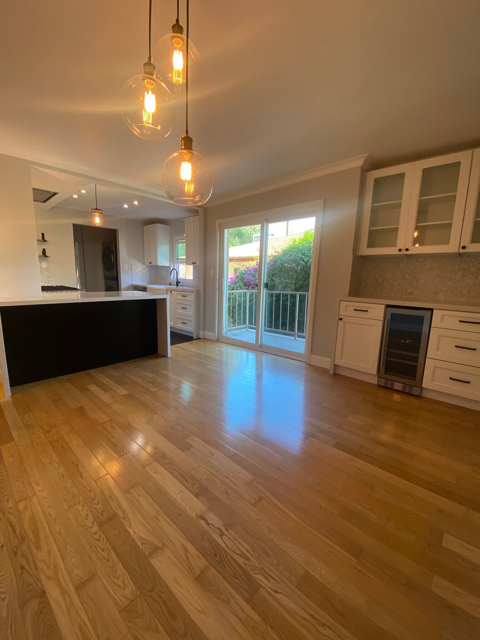 Dinning Area with wine bar and fridge - 11337 Nebraska Ave