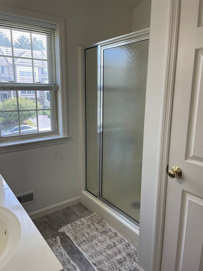 Building Photo - Beautiful Luxury Townhome in Lancaster