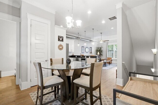 Building Photo - 3371 Dogwood Dr