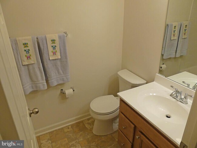 Building Photo - 1402 Golden Rod Ct