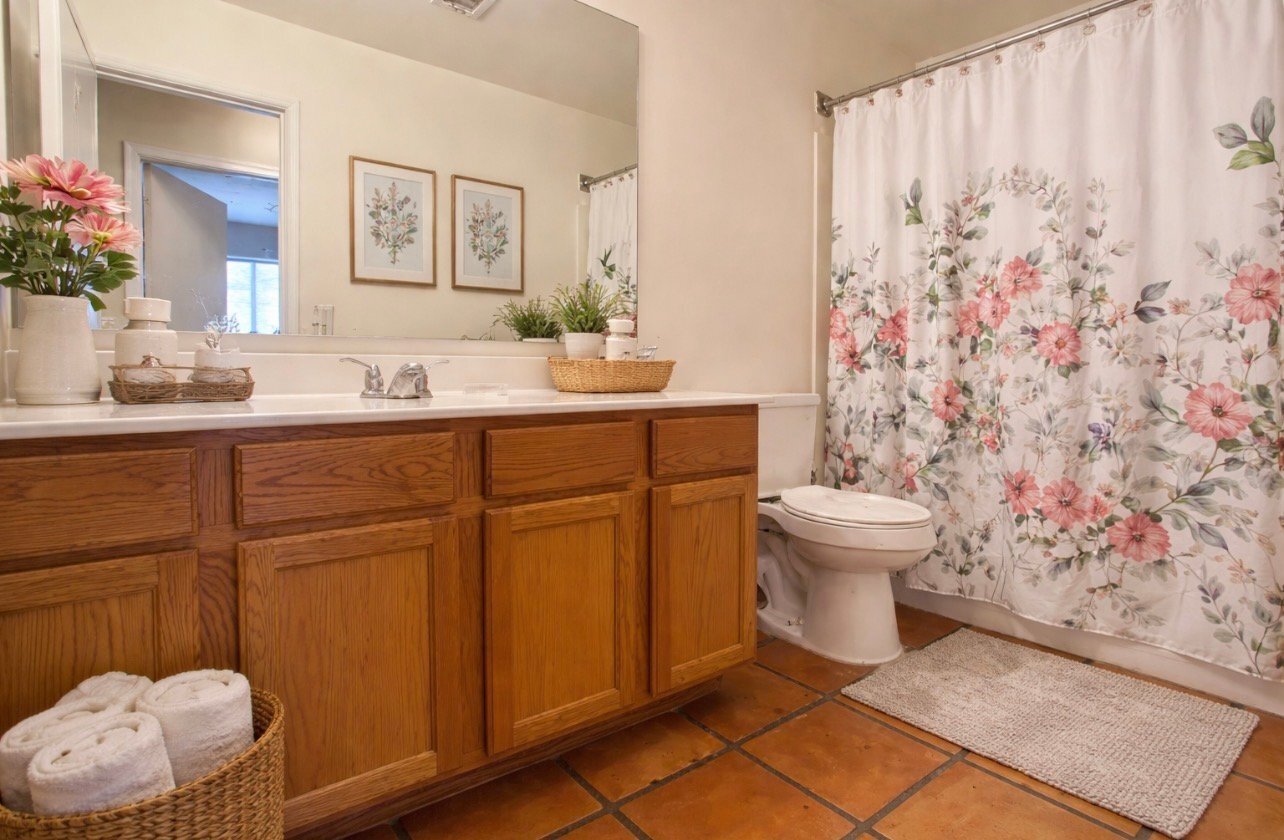 Building Photo - 7825 W San Miguel Ave