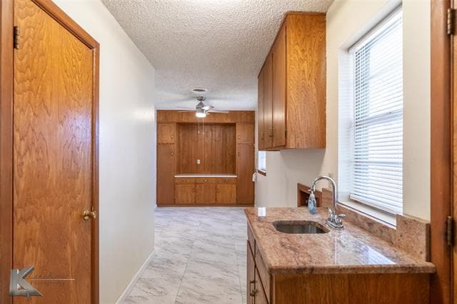 Building Photo - 3642 Hi-Vu Dr