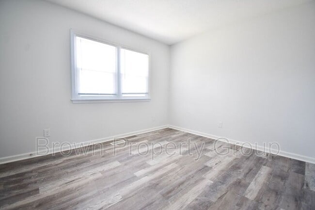 Building Photo - 2105 Grand Prix Dr