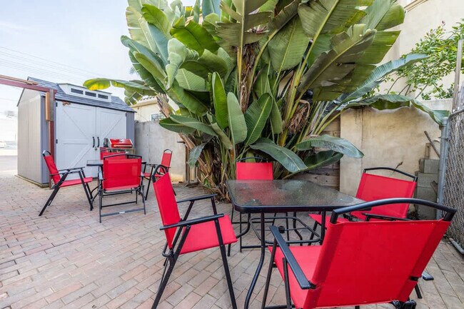 Building Photo - 525 S Tremont St