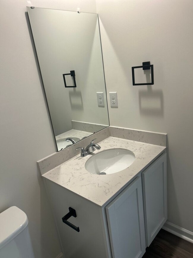 Building Photo - Brand New Townhome in the heart of Newton!