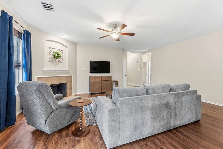 Building Photo - 13523 Topaz Lk