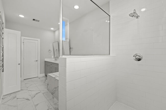 Building Photo - Modern Three-Story Home in Timbergrove Yards