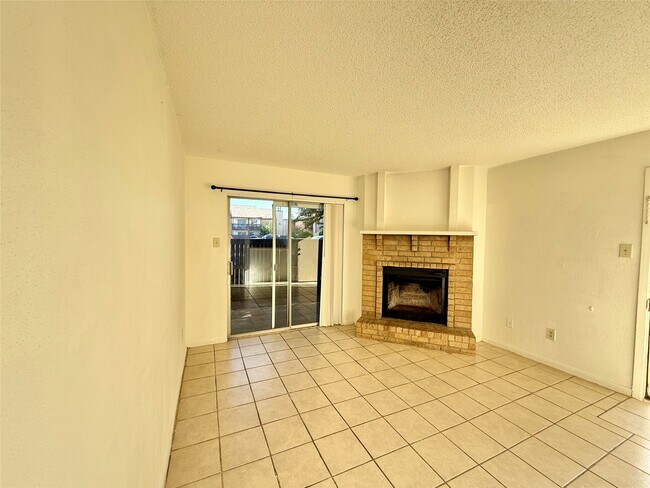 Primary Photo - 1500 Bay Area Blvd