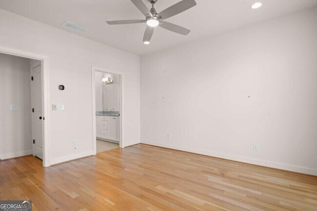 Building Photo - 689 Fraser St SE