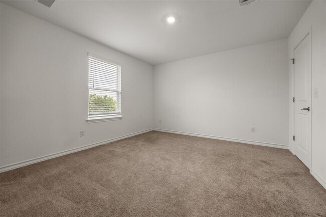 Building Photo - 301 Quarry Rock Cove