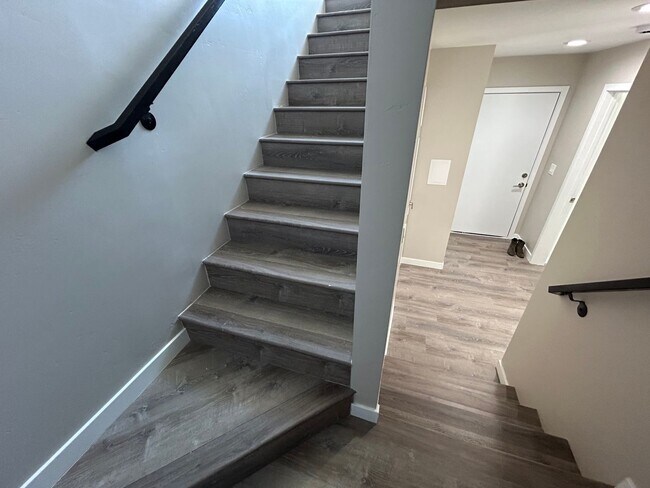 Building Photo - Newly Built 4 bed House! Prime Location