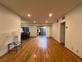 Building Photo - 622 S Barrington Ave