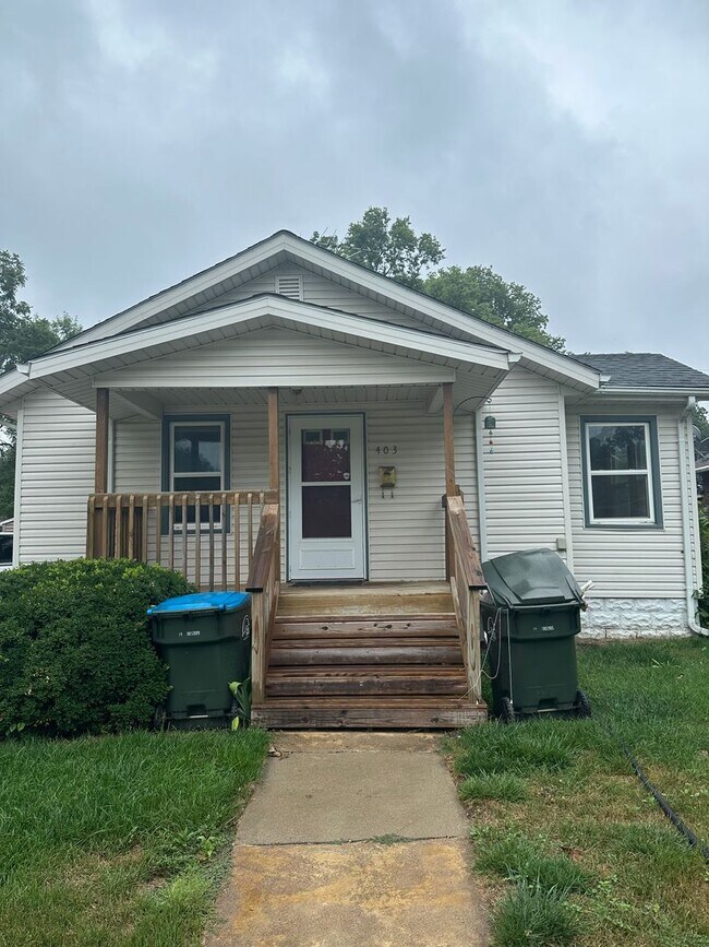 Building Photo - Beautiful 2 bedroom house with garage $875