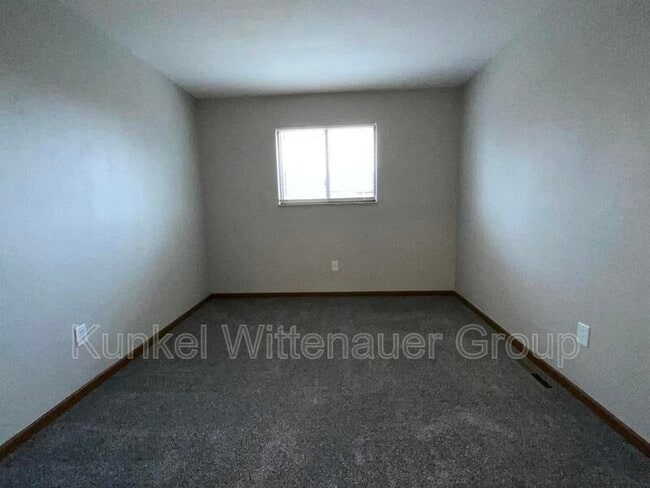 Building Photo - 158 Marion Dr