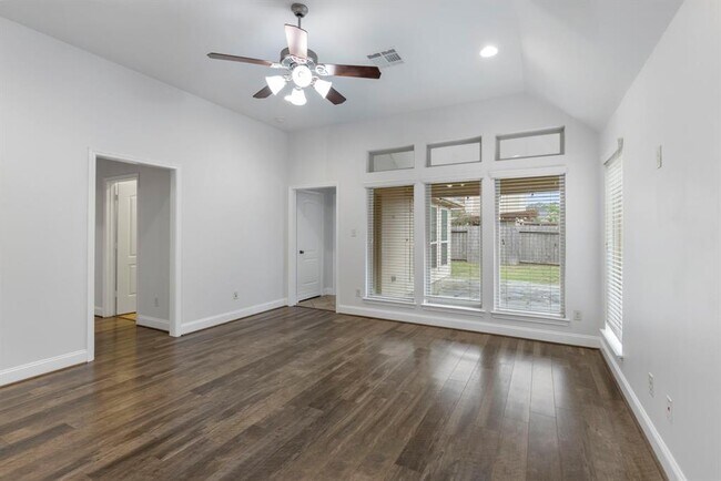 Building Photo - 1315 Cameron Park Ln