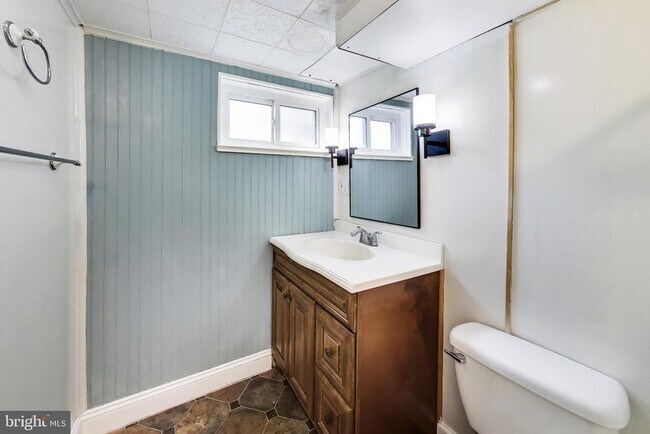 Building Photo - 7215 Normandy Ln
