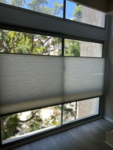 New light filtering blinds pull up/down - 1440 Veteran Ave