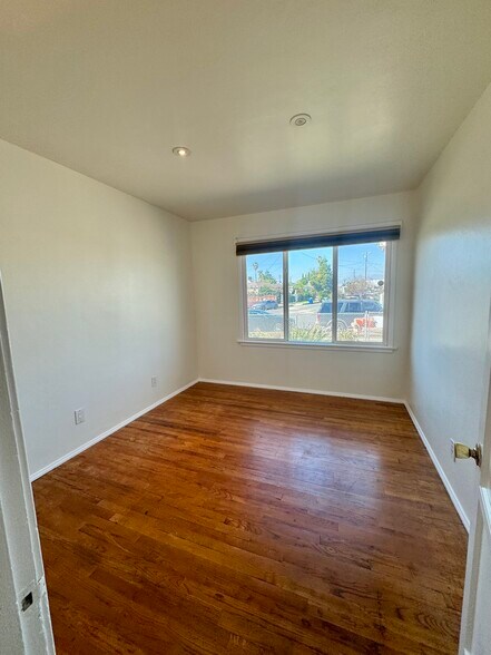 Bedroom - 6664 Ensign Ave