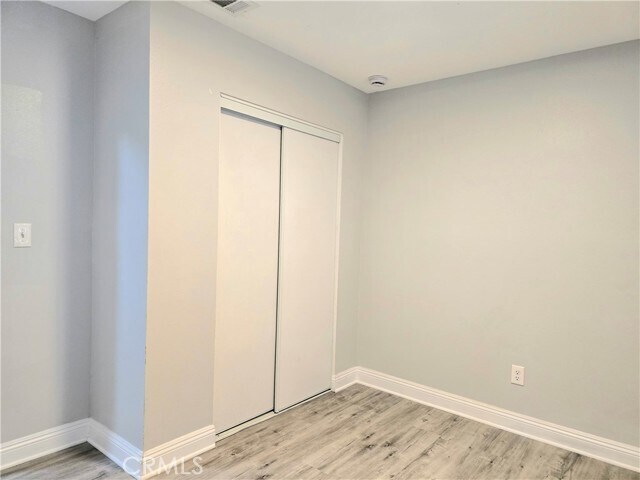Building Photo - 715 W 58th St