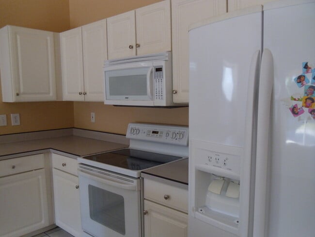 Building Photo - 3 bed 2 bath single level house in core Ch...