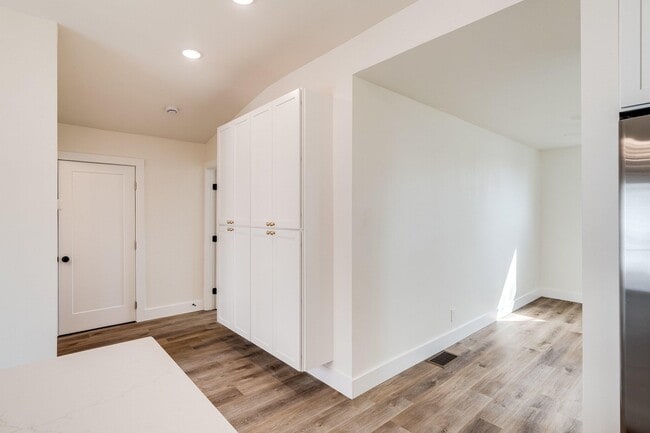 Building Photo - 222 Prospect St