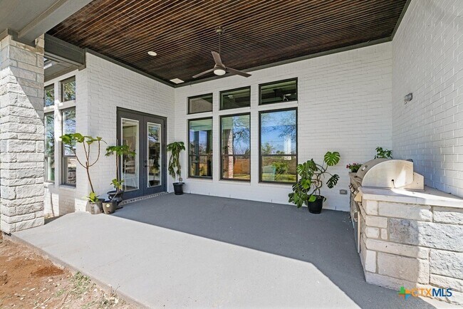 Building Photo - 1745 Alta Vista Loop