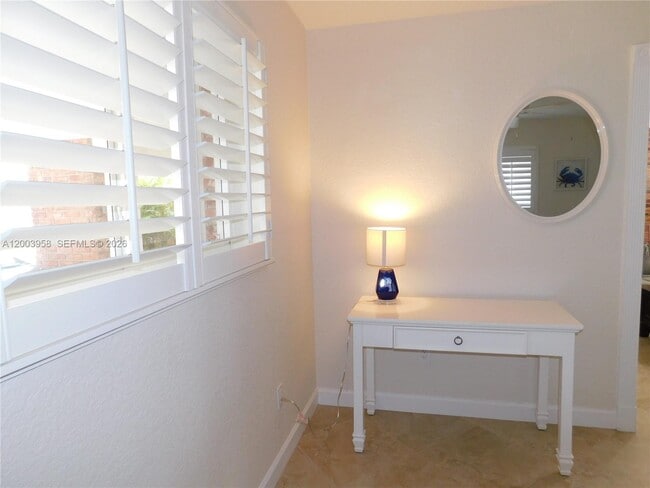 Building Photo - 108 NE 30th St