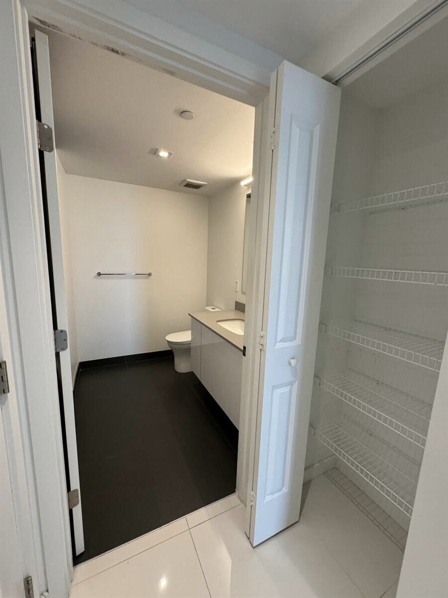 Full bath+ Linen Closet - 1600 NE 1st Ave