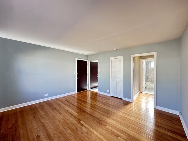 Building Photo - 6707 N California Ave