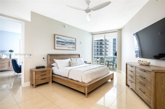 Building Photo - 15901 Collins Ave
