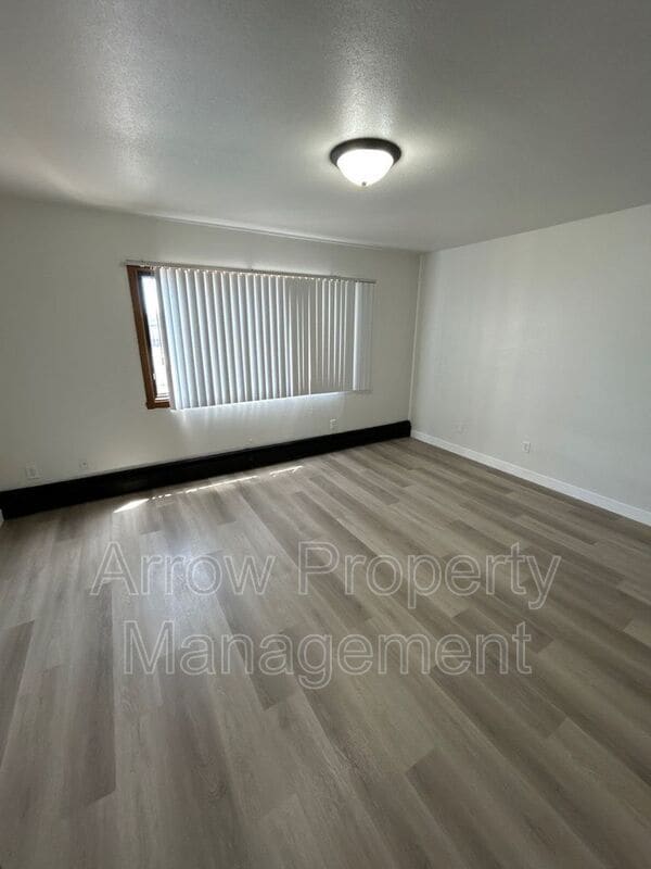 Building Photo - 215 E Arbor Ave