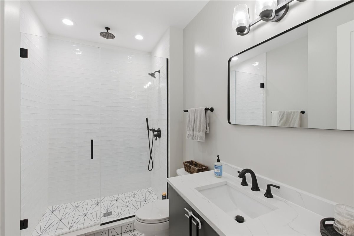 Building Photo - 3219 N Seminary Ave