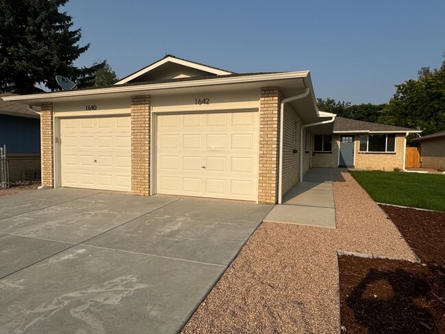 Building Photo - Newly Renovated 2BD 1BA Duplex with Garage