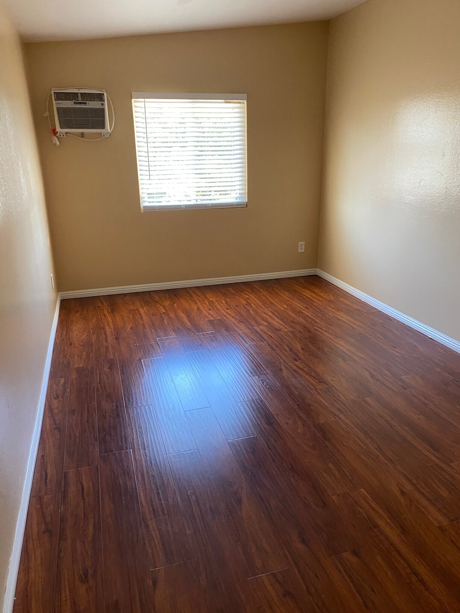 Building Photo - 837 S Gordon St