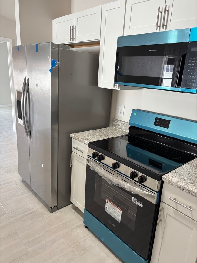 Building Photo - 1045 SE 11th Terrace