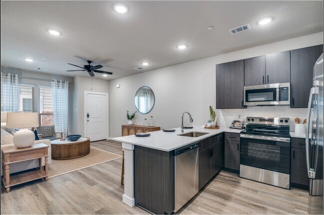 Building Photo - 151 Villas Dr
