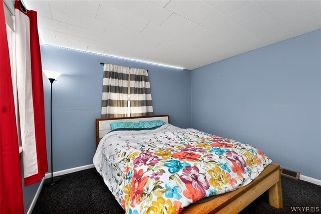 Building Photo - 8726 Point Ave