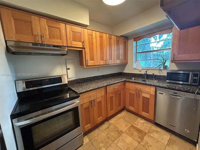 Building Photo - 7865 SW 57th Ave