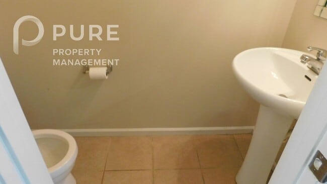 Building Photo - 206 Park Village Cir