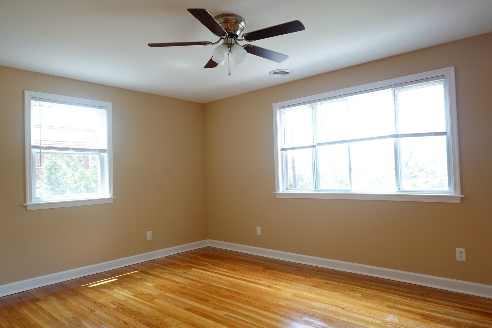 Building Photo - 8713 Plymouth St