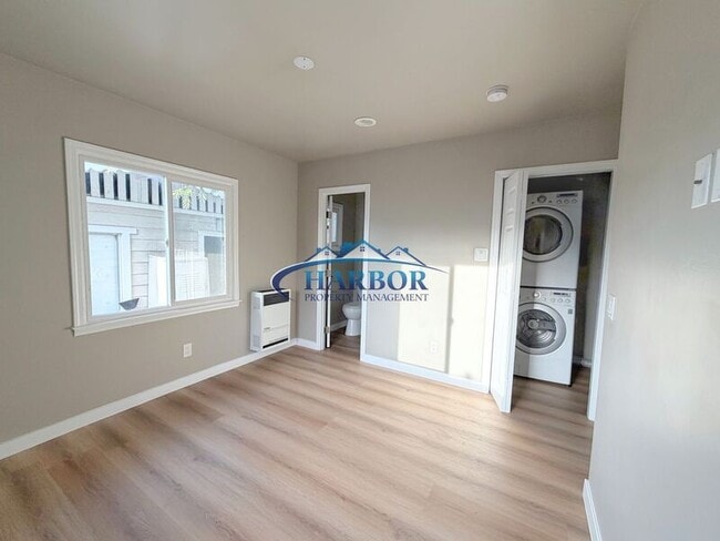 Building Photo - 543 W 5th St