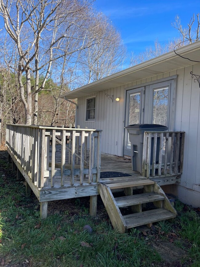 Primary Photo - Private 3 Bed 2 Bath in Burnsville NC!!