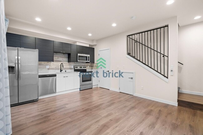 Building Photo - 2 Bed 2 Bath Single-family House Available for Rent!