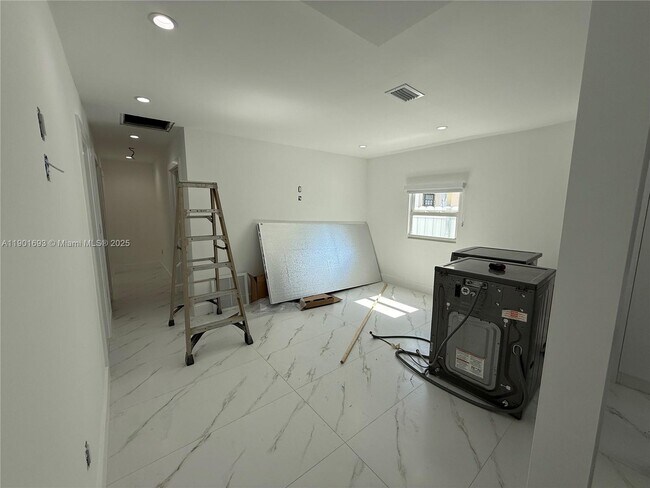 Building Photo - 2313 SW 60th Ct