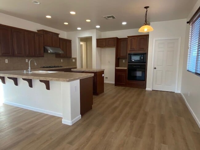 Building Photo - Avail by July 7th - Single level home in L...