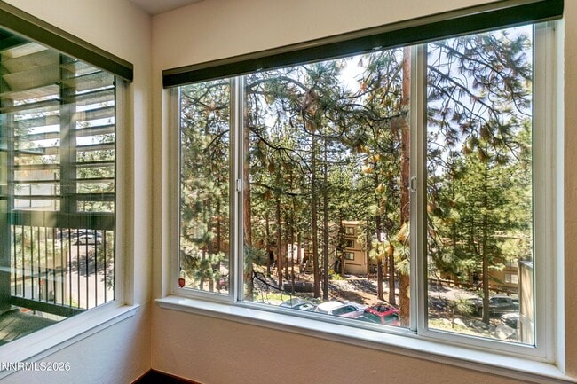 Building Photo - 215 Clubhouse Cir