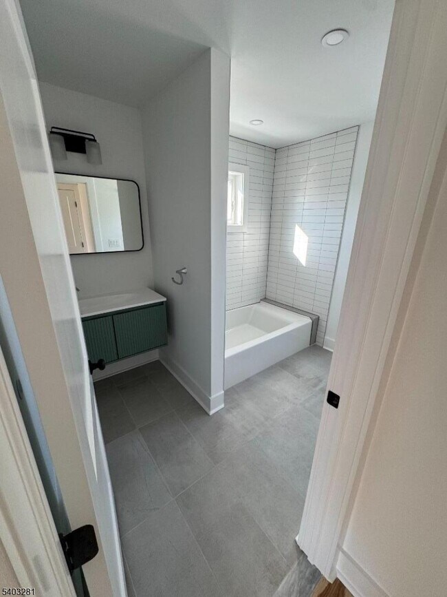 Building Photo - 11 Cleveland St